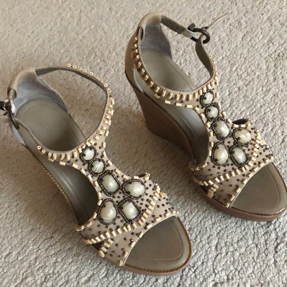 Boho Wedges. EUC. Banana Republic. So Comfortable!